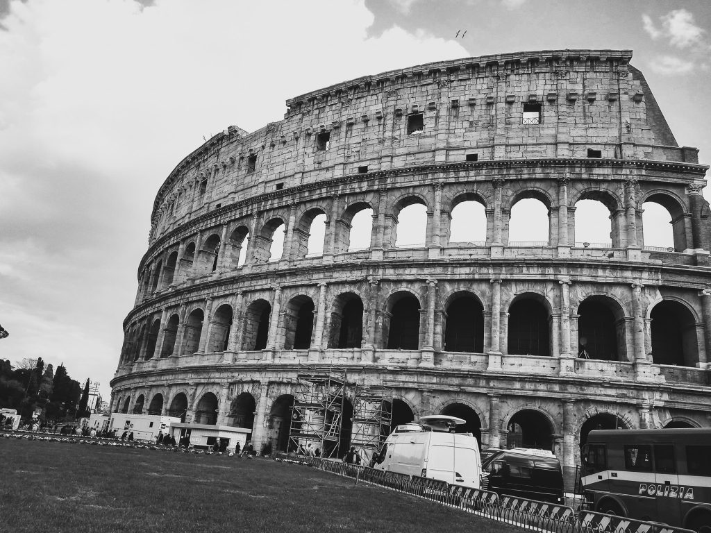 Čierno biela fotografia Kolosea