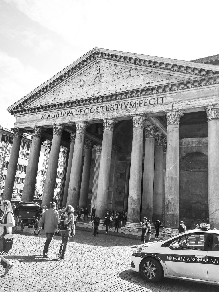 čierno biela fotografia Panteónu