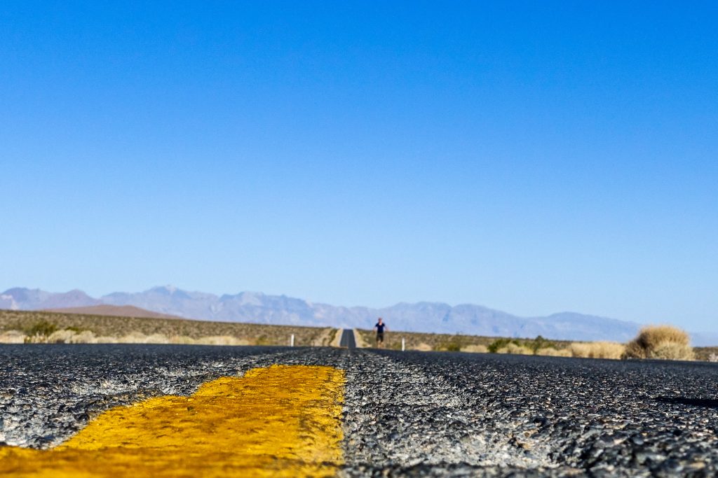 Nekonečne dlhé cesty v Death Valley, USA