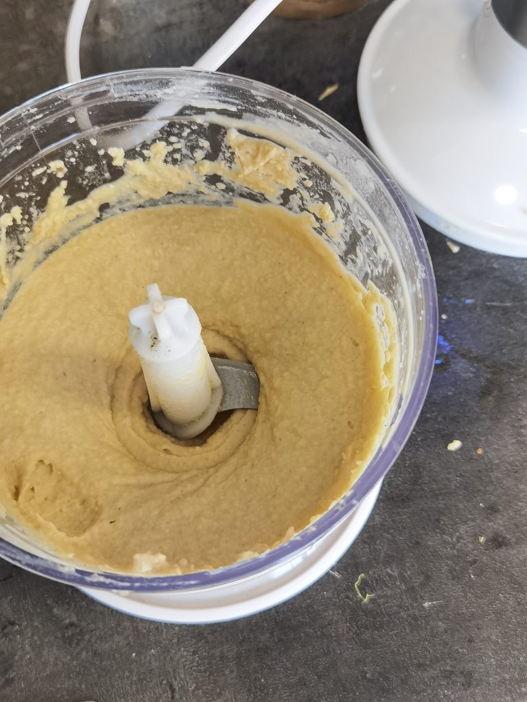 Hummus rozmixovaný v mixéri