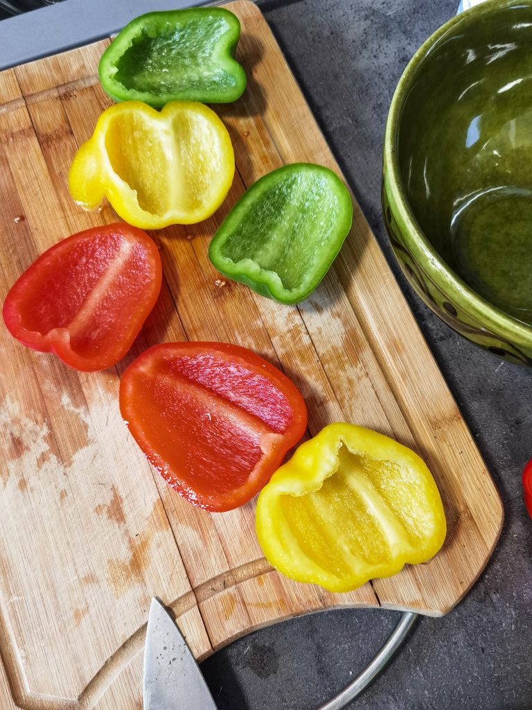 6 ks plátkov trojfarebnej papriky (z každej farby po 2 väčšie pláty)